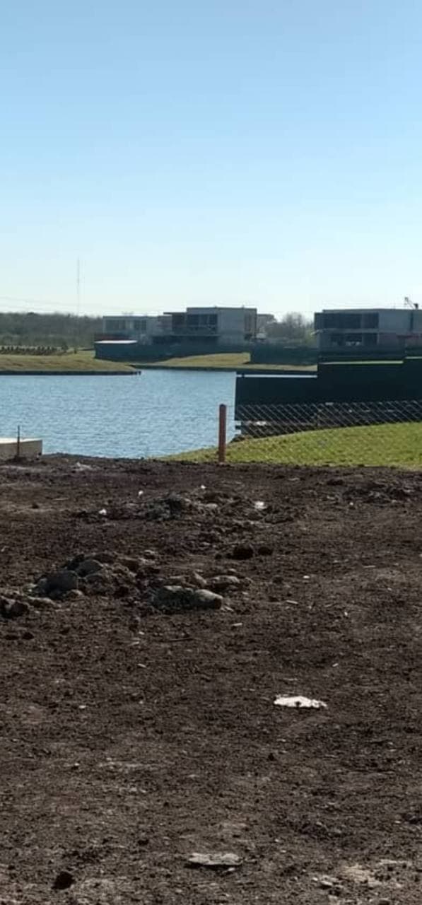 terreno previo a nivelación y preparación para césped natural en Mendoza